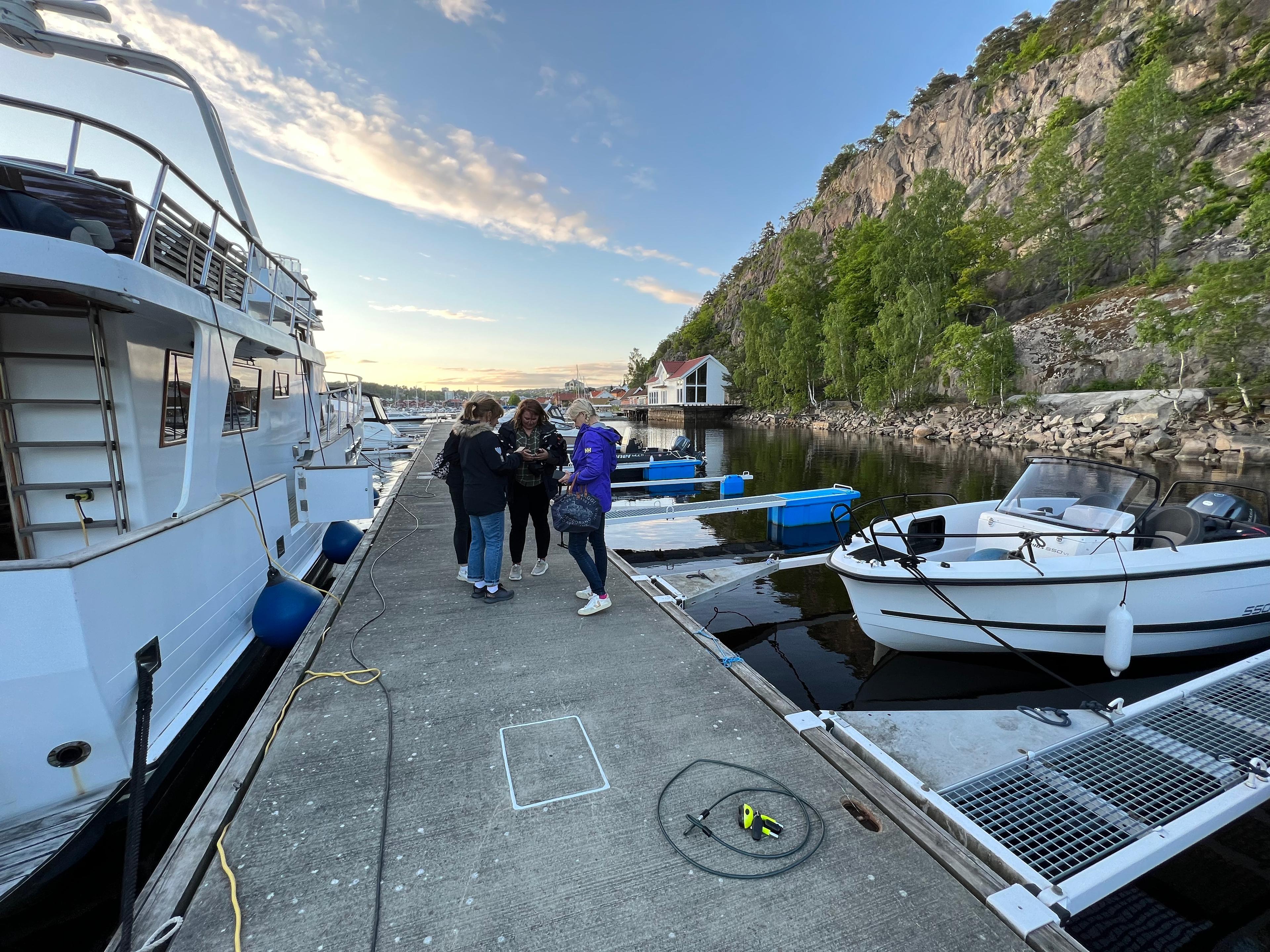 På brygga