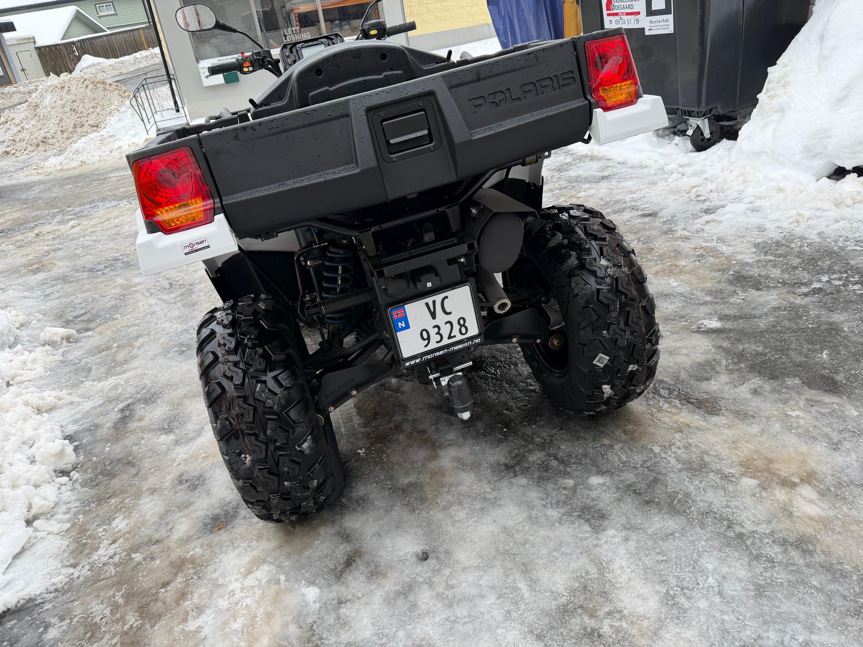 Atv med plan, og hengerfeste